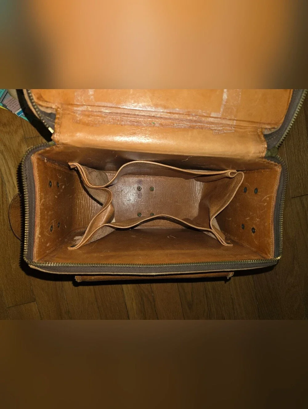 VINTAGE CAMERA BAG Leather Messenger Bag for Men CLEAN NO ODORS AMAZING